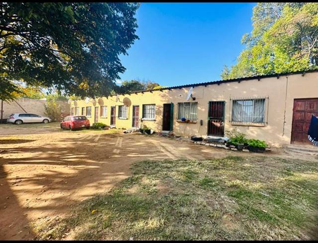 21 BEDROOM HOUSE FOR SALE IN PARKHILL GARDENS